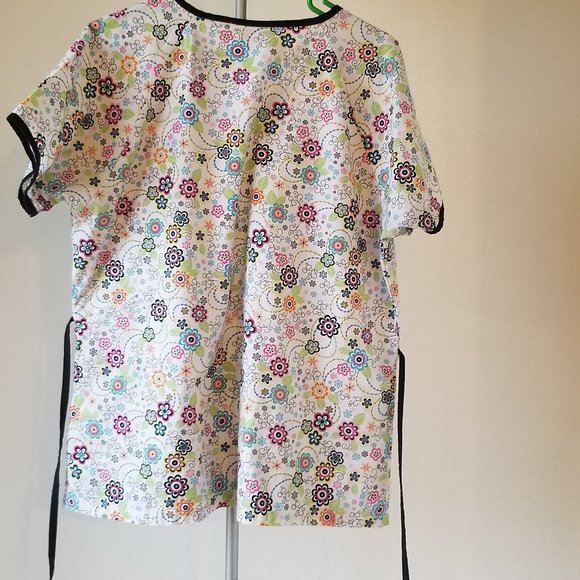 Nursing Uniform Top - Picture 2 of 2